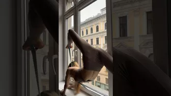 flexing in the window #ballerina #flexible