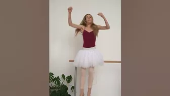 now she turned completly crazy #ballerina #jumpy