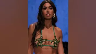 Bikini Fashion Walk Full Speed