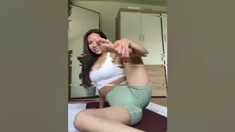 #tiktok #bigbank #bigbanktiktok #growyourchannel #viral #instagram #slowed #yoga #live #skirt №3