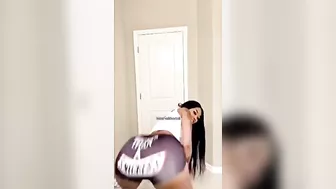 Jania twerking on Instagram #3