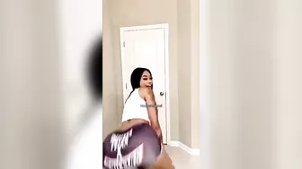 Jania twerking on Instagram #4