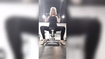 Crazy Carol Sings doing Monday Workout to Lil' Kim! #2