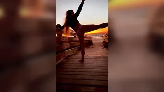 Sunset Stretch #stretching #yogagirl #flexibility #3