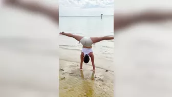 Handstands in the sand #handstandworkout #flexibility #yogagirl #3