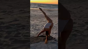 Sunsets & Straddle Splits! #stretching #yogagirl #flexibility