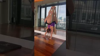 Split handstand variation! #flexibility #stretching #yogagirl