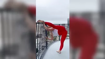 Stretching on the balcony! #flexibility #stretching #yogagirl #4