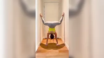 Try this handstand challenge! #yogagirl #flexibility #3