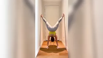 Try this handstand challenge! #yogagirl #flexibility #4