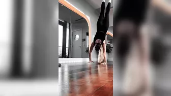 Handstand Walking Split #flexibility #stretching #yoga #fitness #handstandworkout #flexible #3