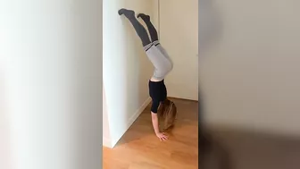 Handstand Stretch? Try this! #handstandchallenge #4