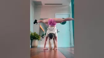 Handstand Circles! #handstand #flexibility #handstandworkout