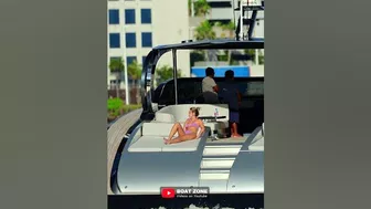 Luxury ride in Miami on a $3 million yacht????????❤️‍???? Boat Zone